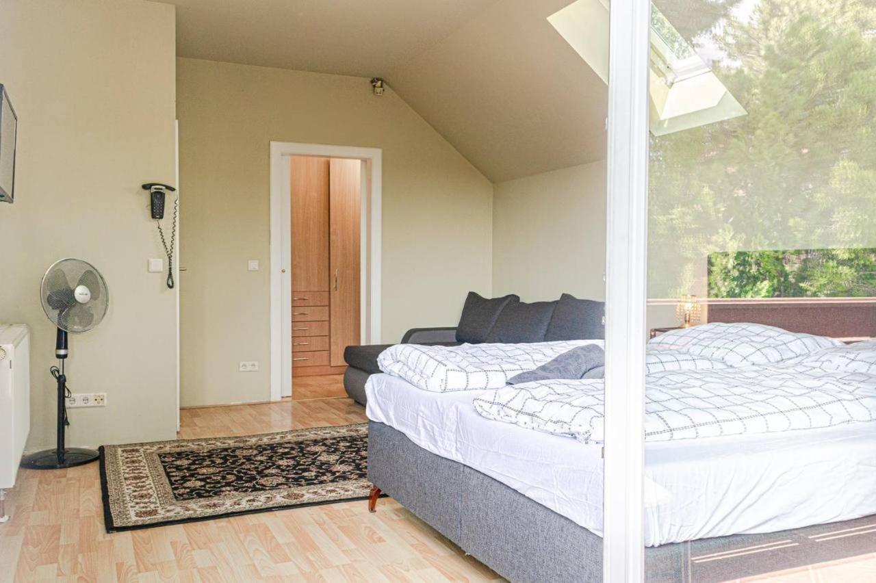 וינה Cozy Room In Amazing House מראה חיצוני תמונה