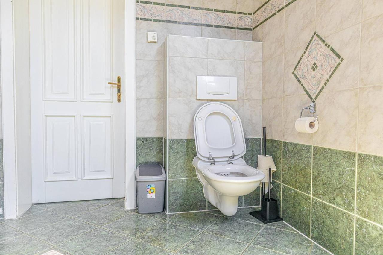 וינה Cozy Room In Amazing House מראה חיצוני תמונה